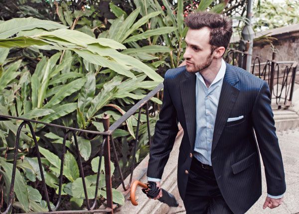 Lifestyle Photo Man Suit Umbrella 600x429
