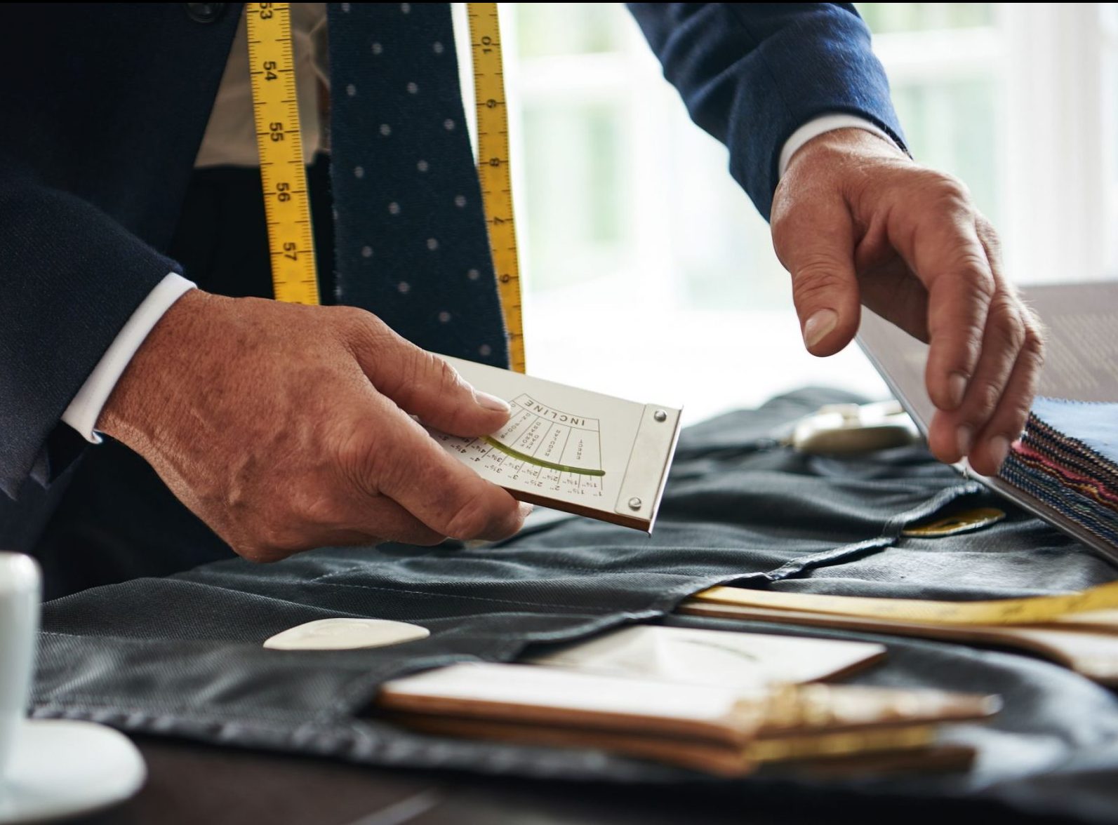 At a Senszio trunk show, you will be advised by personal tailors on the perfect fabrics and styles for your suit